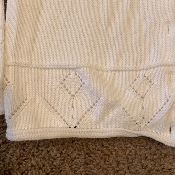 Girl’s white sweater - Picture 2 of 3